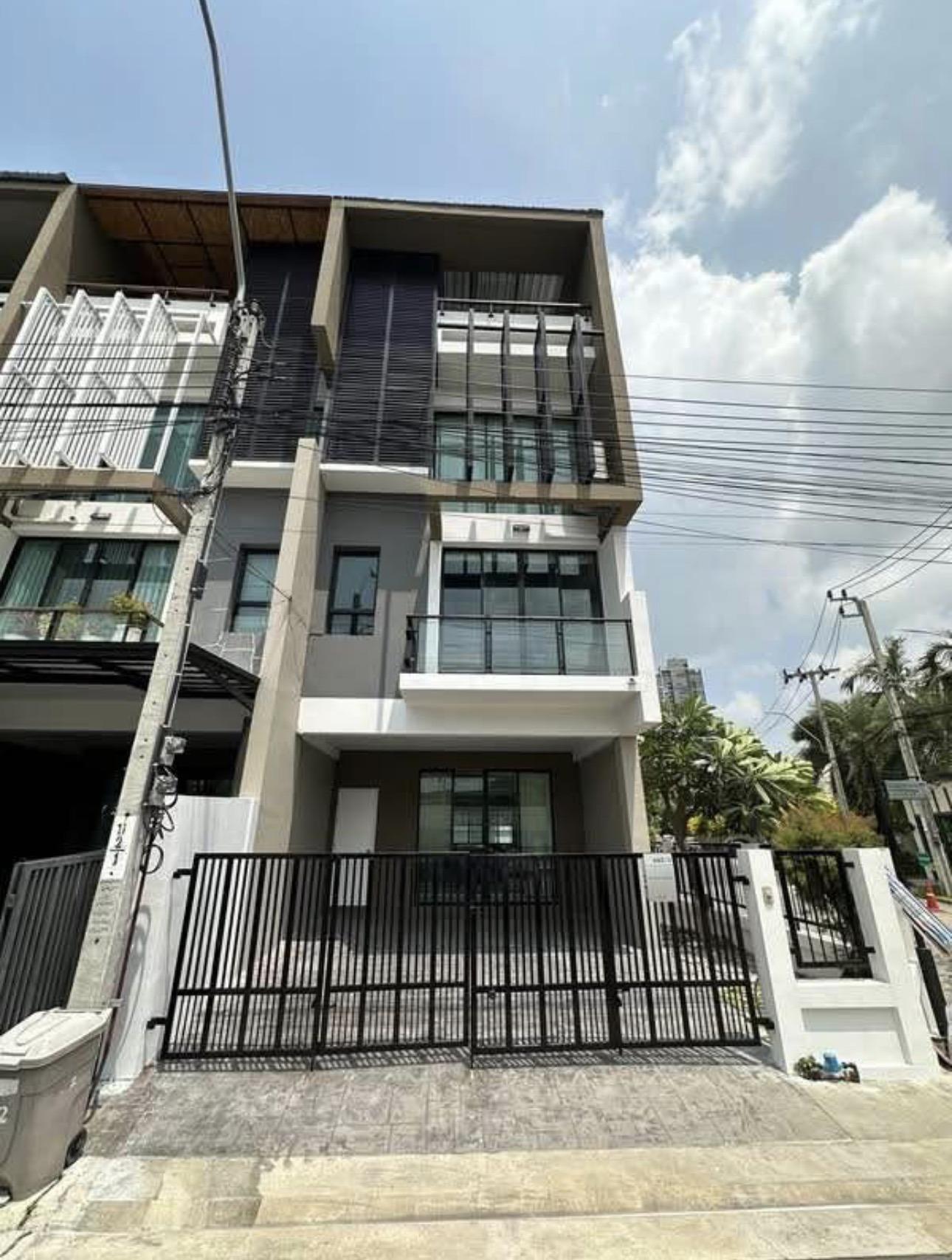 Bless Town Sukhumvit 50, 3 Bedroom Townhouse