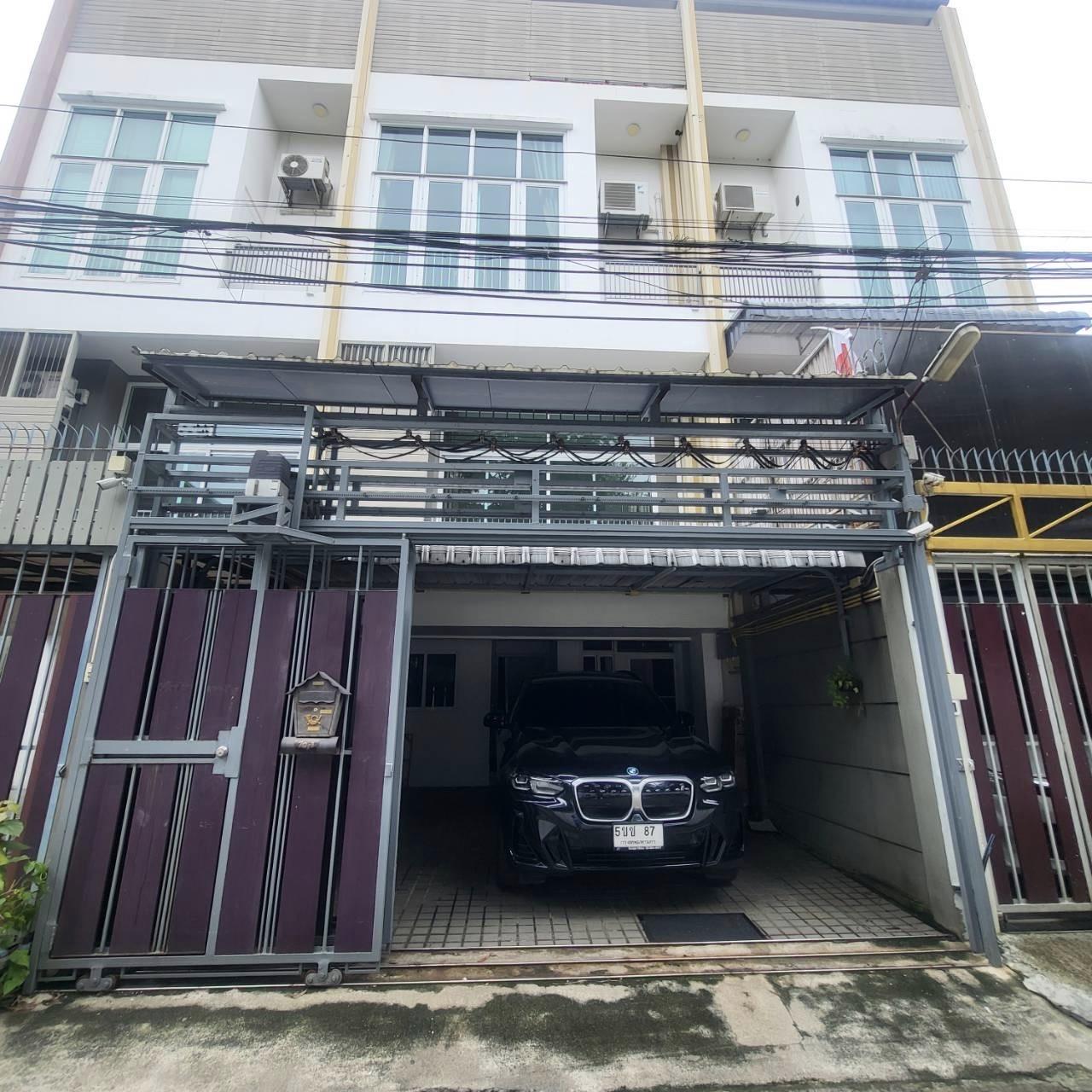 4-Bedroom Townhouse for Rent | Sukhumvit 65